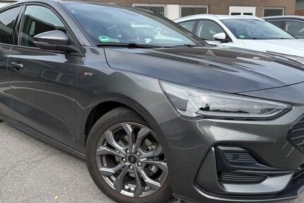 Ford Focus 66.200 km 18.680 &euro; Düsseldorf 40549