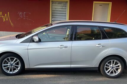 Ford Focus 109.000 km 6.490 &euro; Duisburg 47055