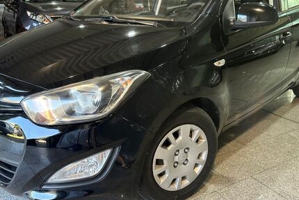 Hyundai i20 150.000 km 3.750 &euro; Duisburg 47059