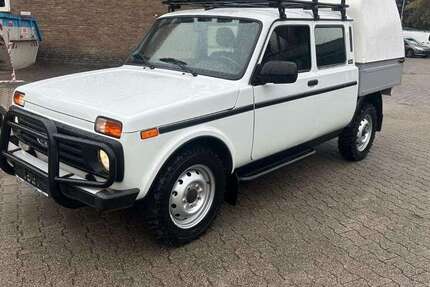 Lada Niva 19.046 km 17.990 &euro; Düsseldorf 40597