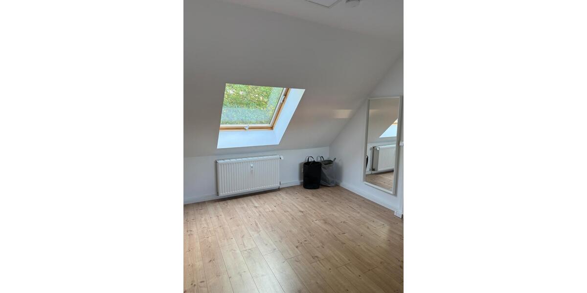 Dachgeschoßwohnung Mönchengladbach Nord - 3 Zimmer, 91 m&sup2;, 950&euro; | Angebot:27541089