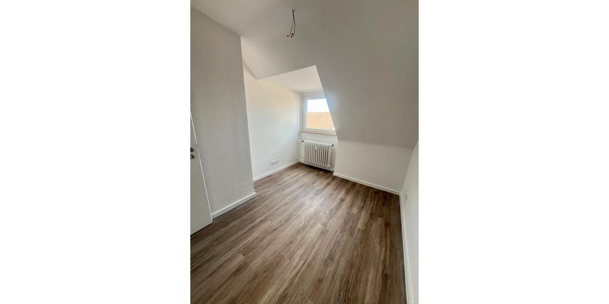 Dachgeschoßwohnung Düsseldorf Stadtbezirk 6 - 3 Zimmer, 64 m&sup2;, 900&euro; | Angebot:27550555