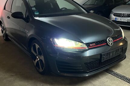 VW Golf 144.000 km 12.700 &euro; Bergheim 50126