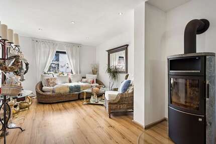Haus Duisburg Beeck - 4 Zimmer, 130 m&sup2;, 335.000&euro; | Angebot:27528419
