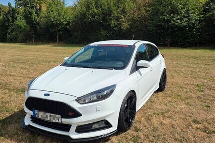 Ford Focus 80.500 km 14.249 &euro; Grevenbroich 41515