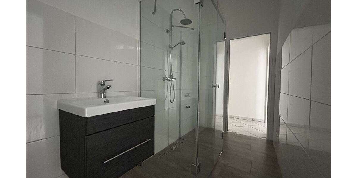 Etagenwohnung Velbert Nordstadt - 2 Zimmer, 65 m&sup2;, 500&euro; | Angebot:21379384