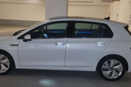 VW Golf 9.600 km 22.950 &euro; Düsseldorf 40489