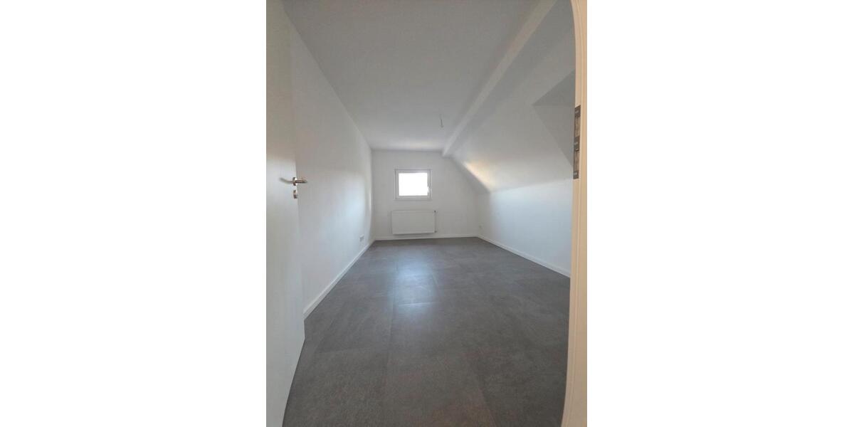 Dachgeschoßwohnung Leverkusen - 3 Zimmer, 75 m&sup2;, 1.200&euro; | Angebot:27546960