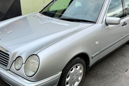 Mercedes-Benz E 230 39.000 km 9.950 &euro; Ratingen (Nähe Düsseldorf) 40883