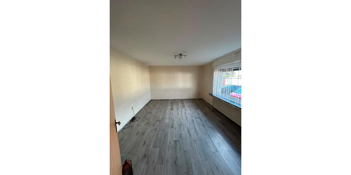 Maisonettenwohnung Duisburg Huckingen - 6 Zimmer, 164 m&sup2;, 1.500&euro; | Angebot:27555683