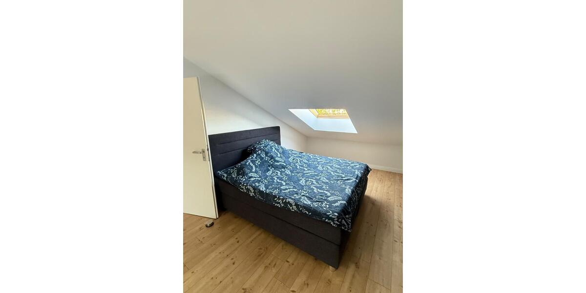 Dachgeschoßwohnung Mönchengladbach Nord - 3 Zimmer, 91 m&sup2;, 950&euro; | Angebot:27541089