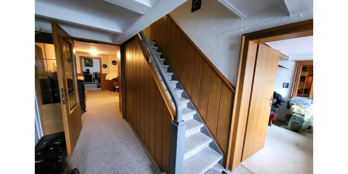 Einfamilienhaus Krefeld Gellep-Stratum - 10 Zimmer, 250 m&sup2;, 1.700&euro; | Angebot:25313036