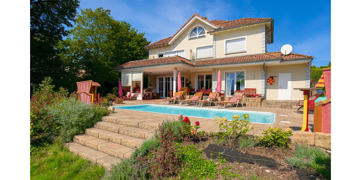 Einfamilienhaus Leichlingen - 9 Zimmer, 374 m&sup2;, 1.450.000&euro; | Angebot:26762379