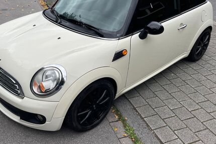 Mini ONE 102.000 km 4.299 &euro; Duisburg 47226