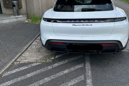 Porsche Taycan 74.631 km 89.600 &euro; Düsseldorf 40549