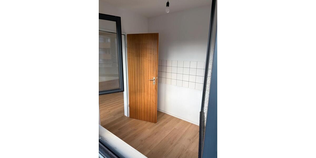 Etagenwohnung Krefeld - 2 Zimmer, 65 m&sup2;, 600&euro; | Angebot:27541042
