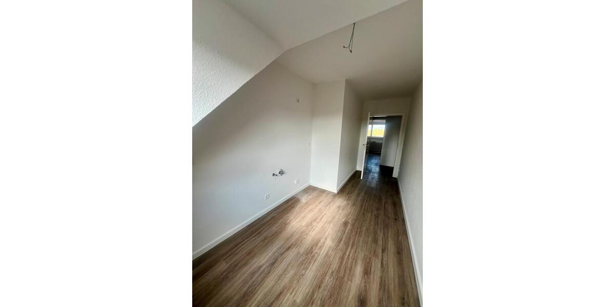 Dachgeschoßwohnung Düsseldorf Stadtbezirk 6 - 3 Zimmer, 64 m&sup2;, 900&euro; | Angebot:27550555