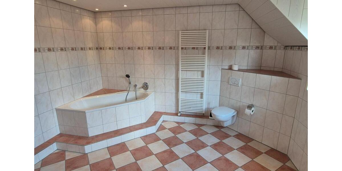 Etagenwohnung Wegberg - 4 Zimmer, 165 m&sup2;, 1.350&euro; | Angebot:27532813