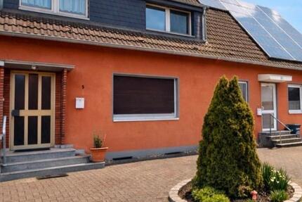 Wohnung Duisburg Huckingen - 6 Zimmer, 164 m&sup2;, 1.500&euro; | Angebot:27555683