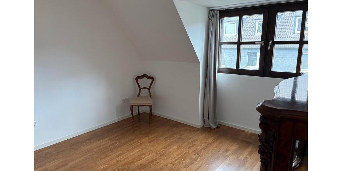 Dachgeschoßwohnung Düsseldorf Stadtbezirk 7 - 4 Zimmer, 139 m&sup2;, 620.000&euro; | Angebot:27496427