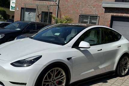 Tesla Model Y 16.000 km 49.999 &euro; Solingen 42651