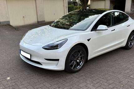 Tesla Model 3 43.000 km 28.999 &euro; Solingen, Klingenstadt 42653