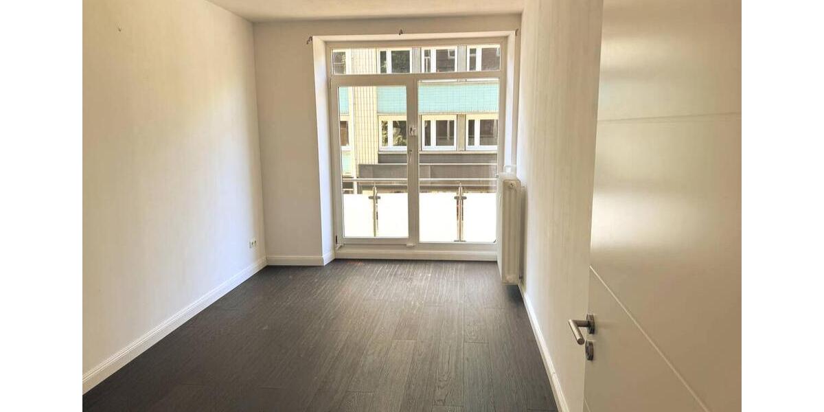 Etagenwohnung Düsseldorf Stadtmitte - 3 Zimmer, 103 m&sup2;, 1.700&euro; | Angebot:24443384