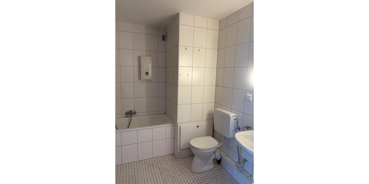 Etagenwohnung Krefeld - 2 Zimmer, 65 m&sup2;, 600&euro; | Angebot:27541042