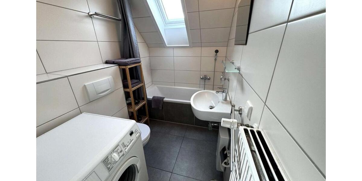Dachgeschoßwohnung Krefeld Cracau - 3 Zimmer, 60 m&sup2;, 810&euro; | Angebot:27543937