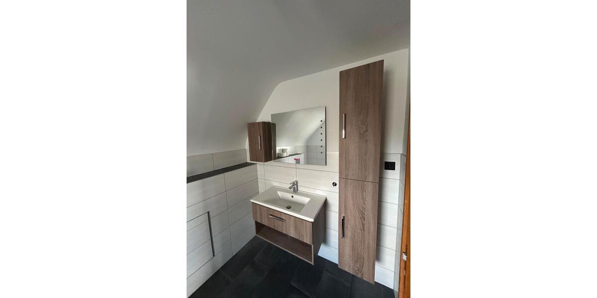 Maisonettenwohnung Duisburg Huckingen - 6 Zimmer, 164 m&sup2;, 1.500&euro; | Angebot:27555683