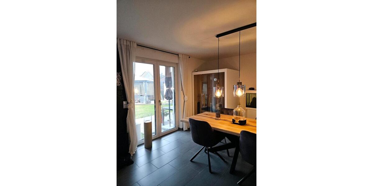 Erdgeschoßwohnung Jüchen - 3 Zimmer, 90 m&sup2;, 1.600&euro; | Angebot:27553895