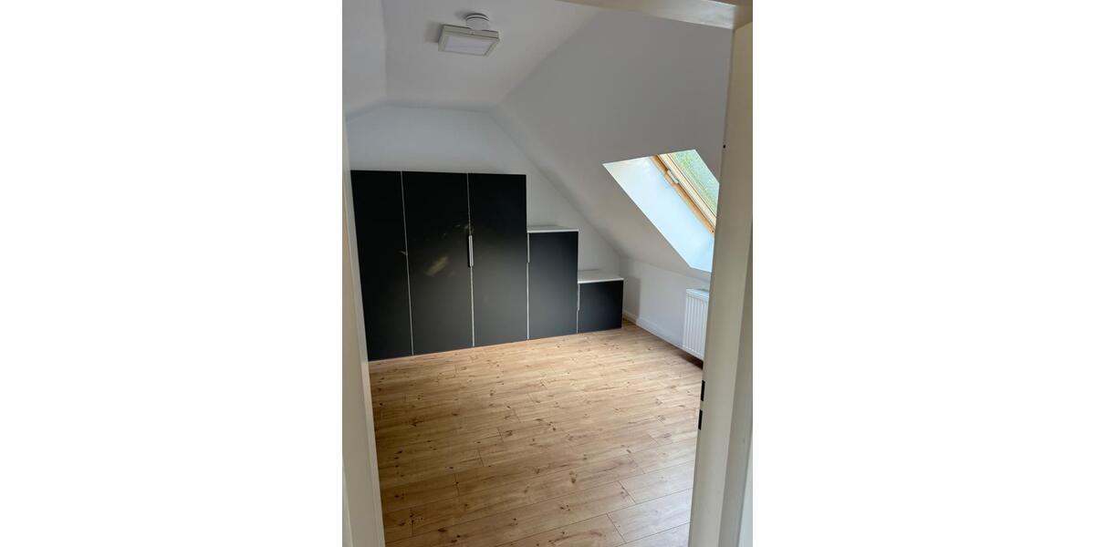 Dachgeschoßwohnung Mönchengladbach Nord - 3 Zimmer, 91 m&sup2;, 950&euro; | Angebot:27541089
