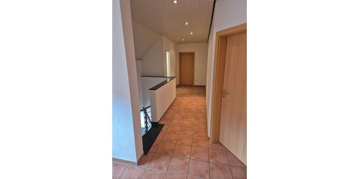 Etagenwohnung Wegberg - 4 Zimmer, 165 m&sup2;, 1.350&euro; | Angebot:27532813