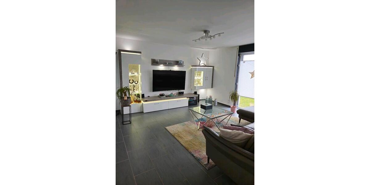 Erdgeschoßwohnung Jüchen - 3 Zimmer, 90 m&sup2;, 1.600&euro; | Angebot:27553895