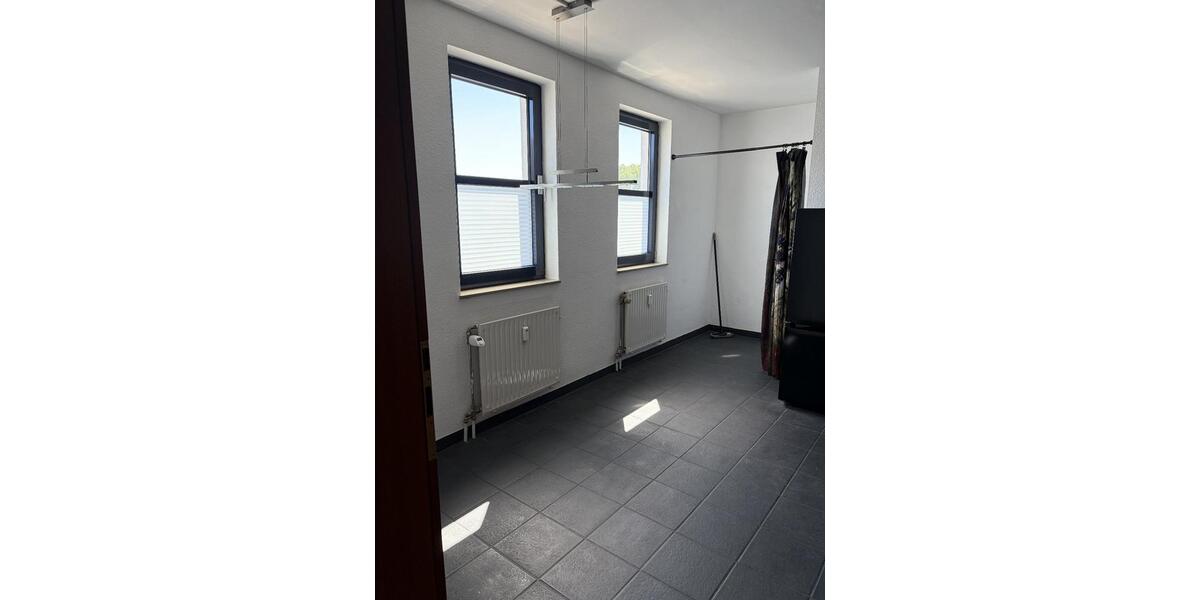 Etagenwohnung Krefeld - 2 Zimmer, 74 m&sup2;, 800&euro; | Angebot:27543382