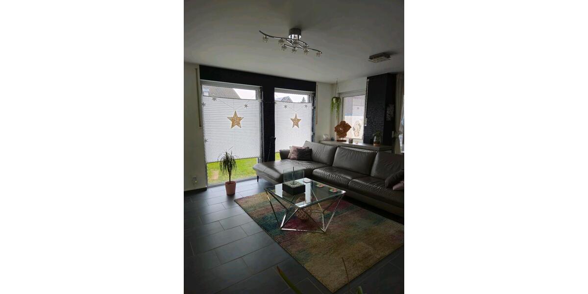 Erdgeschoßwohnung Jüchen - 3 Zimmer, 90 m&sup2;, 1.600&euro; | Angebot:27553895