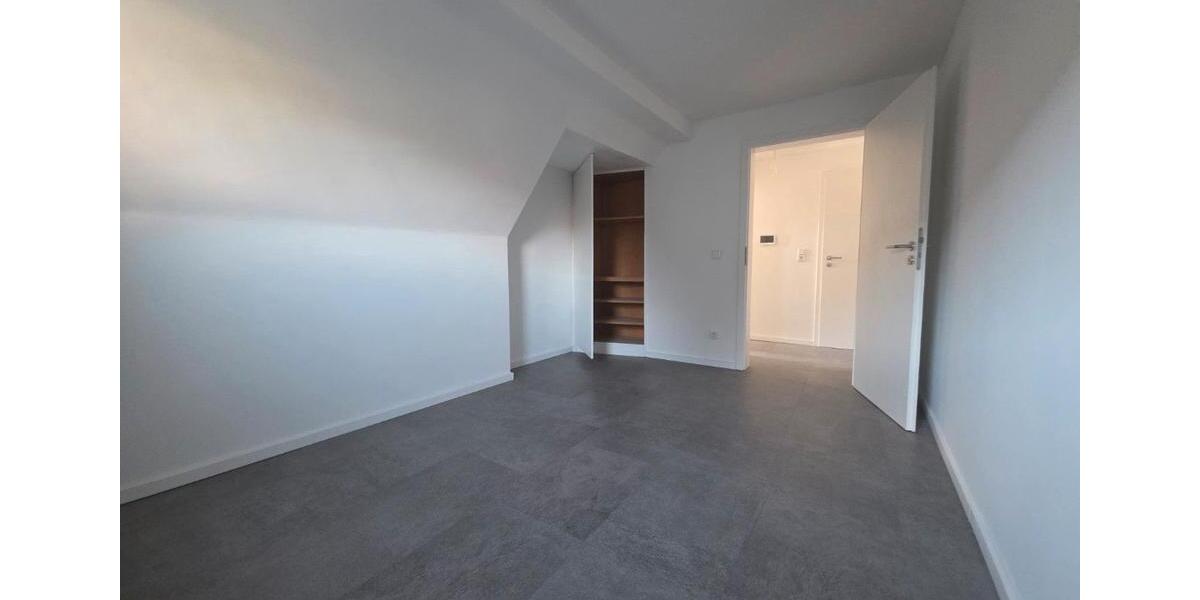 Dachgeschoßwohnung Leverkusen - 3 Zimmer, 75 m&sup2;, 1.200&euro; | Angebot:27546960