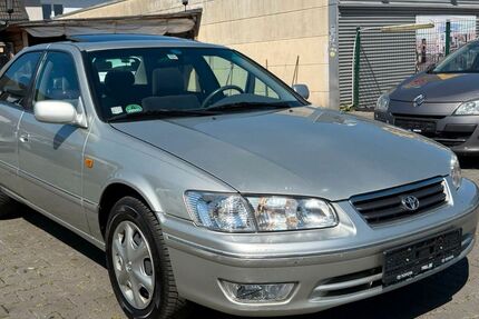 Toyota Camry 70.000 km 8.990 &euro; Mönchengladbach 41063