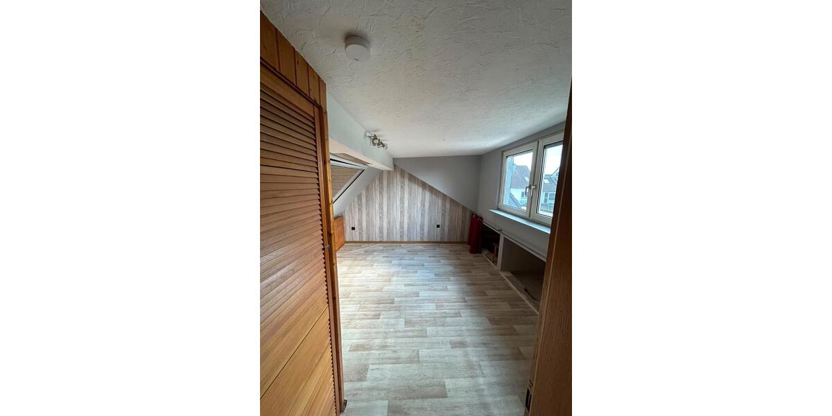 Maisonettenwohnung Duisburg Huckingen - 6 Zimmer, 164 m&sup2;, 1.500&euro; | Angebot:27555683