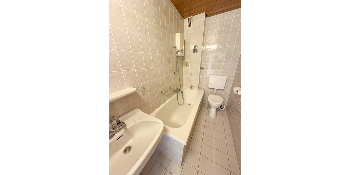 3-Zimmer-Wohnung mit Balkon & EBK – ideal für 2er-WG – 1.100 € warm - 3- Düsseldorf Wersten | Angebot:27500383