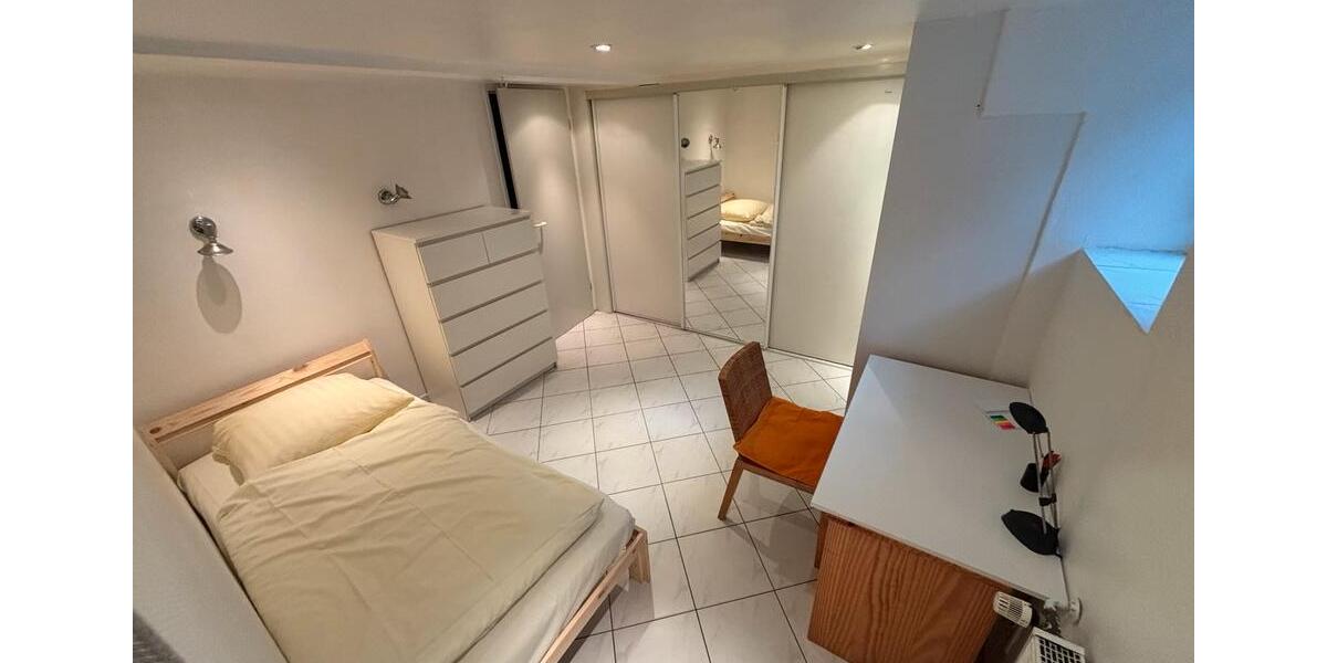 Etagenwohnung Düsseldorf Stadtbezirk 5 - 6 Zimmer, 15 m&sup2;, 800&euro; | Angebot:27544637