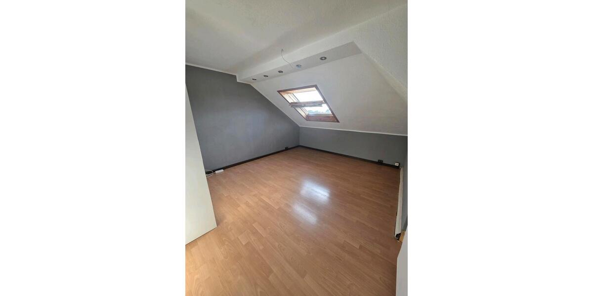 Dachgeschoßwohnung Leverkusen Alkenrath - 3 Zimmer, 50 m&sup2;, 800&euro; | Angebot:27567584