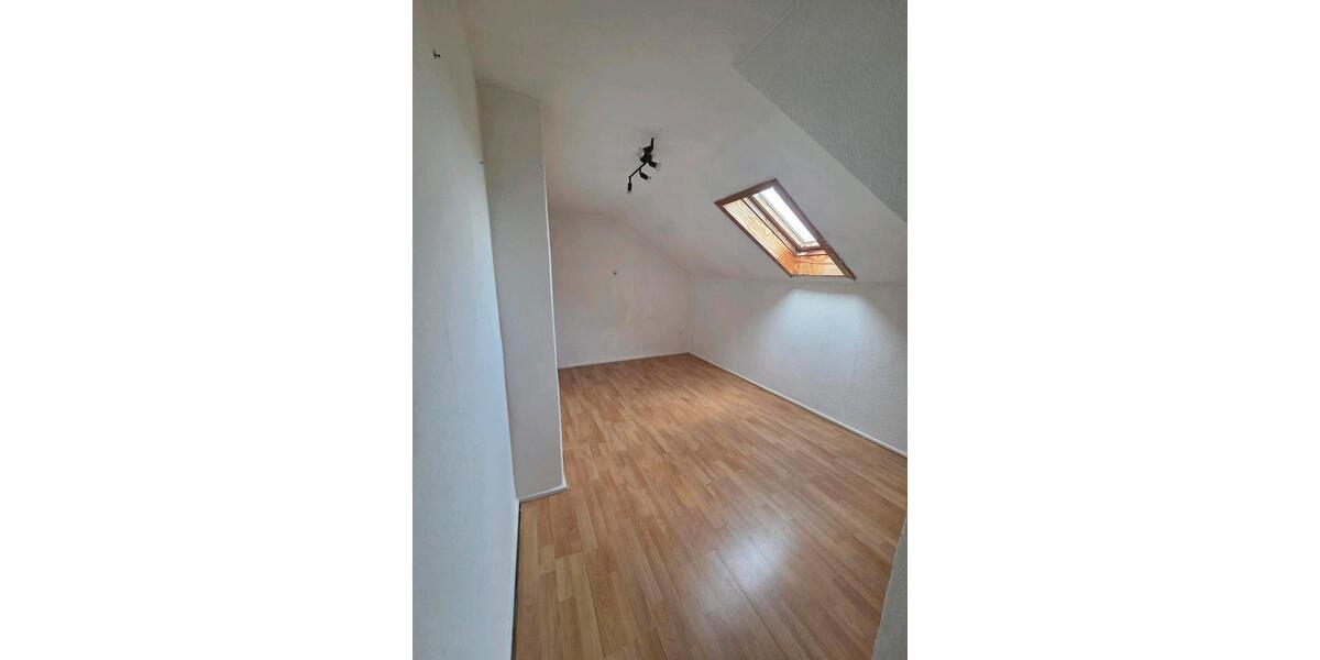 Dachgeschoßwohnung Leverkusen Alkenrath - 3 Zimmer, 50 m&sup2;, 800&euro; | Angebot:27567584