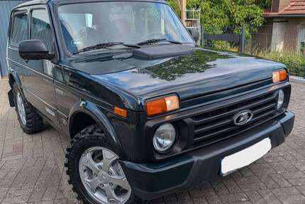 Lada Urban 59.200 km 10.900 &euro; Düsseldorf, Stadt 40225