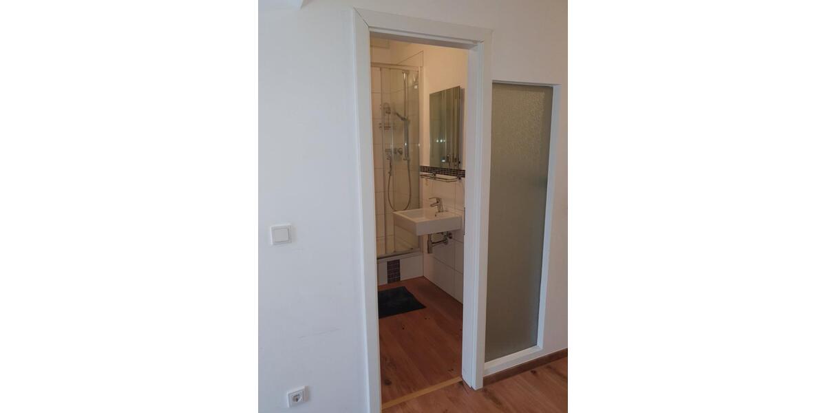 Dachgeschoßwohnung Krefeld - 1 Zimmer, 65 m&sup2;, 900&euro; | Angebot:27535152