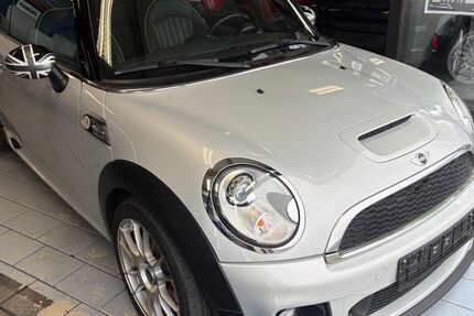 Mini John Cooper Works Cabrio 89.700 km 13.650 &euro; Leverkusen 51379