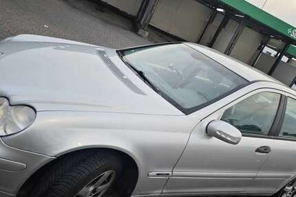 Mercedes-Benz 180 145.000 km 3.350 &euro; Hardterbroich (Mönchengladbach) 41065