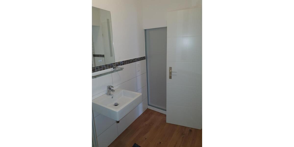 Dachgeschoßwohnung Krefeld - 1 Zimmer, 65 m&sup2;, 900&euro; | Angebot:27535152