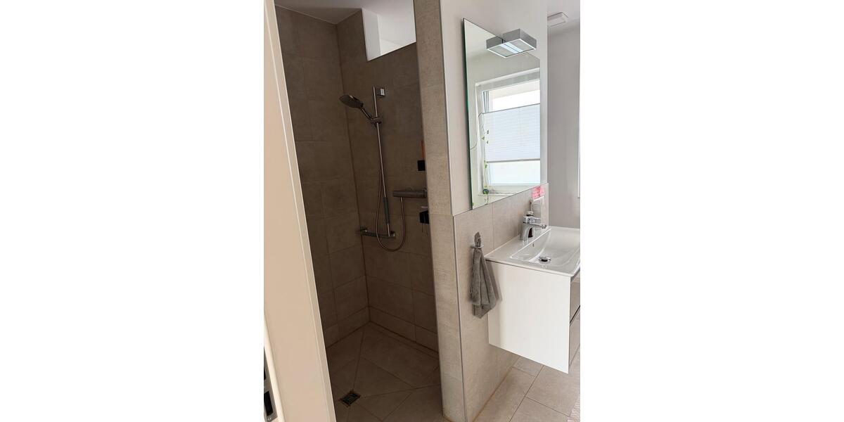 Etagenwohnung Meerbusch - 2 Zimmer, 81 m&sup2;, 1.350&euro; | Angebot:27550884