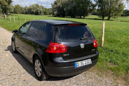 VW Golf 180.000 km 3.900 &euro; Düsseldorf 40231